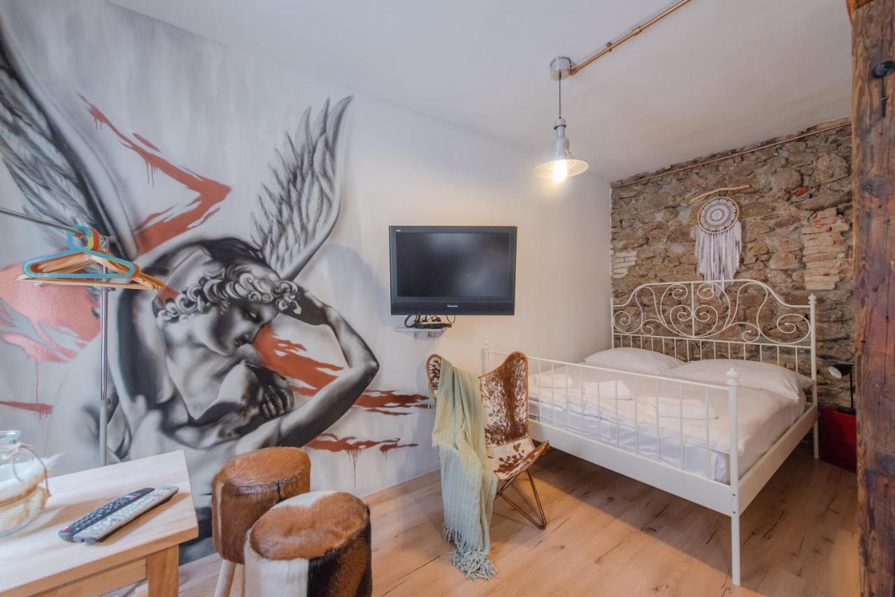 Accommodation At The Zeus Apartment Bratislava Eksteriør bilde